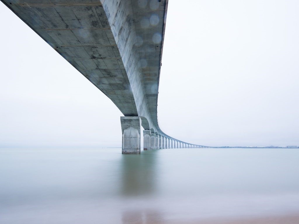 Uma ponte com concreto armado como sistema estrutural